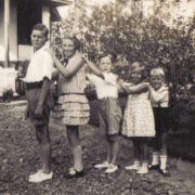 Deel 11  historisch Ned-Indisch  fotoalbum van de familie's  Rijnenberg en Savalle met kinderen op Sumatra 1909-1935