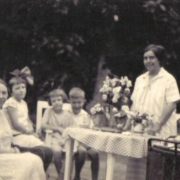 Deel 8 historisch Ned-Indisch album van de fam Rijnenberg met de kinderen op Sumatra 1909-1935