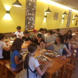 Actividades del lunes de la granja escuela en Segovia y actividades desarrolladas por el alumndo que se ha quedado en el centro.